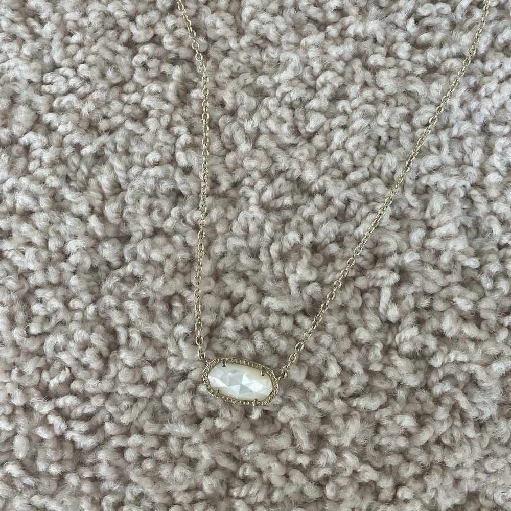 LIKE NEW KENDRA SCOTT NECKLACE
